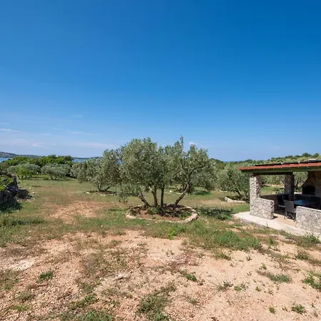 Secluded House With A Parking Space Cove Zuborovica, Pasman - 24333 Feriehus *