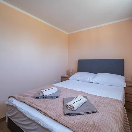 Secluded House With A Parking Space Cove Zuborovica, Pasman - 24333