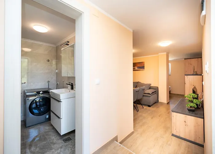 Dom wakacyjny Secluded House With A Parking Space Cove Zuborovica, Pasman - 24333 Neviđane